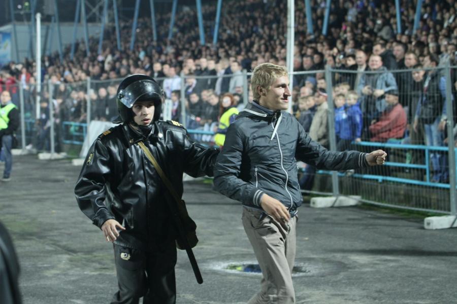 «Футбол особого режима»: фоторепортаж с западной трибуны «Балтики» на матче с «Зенитом»